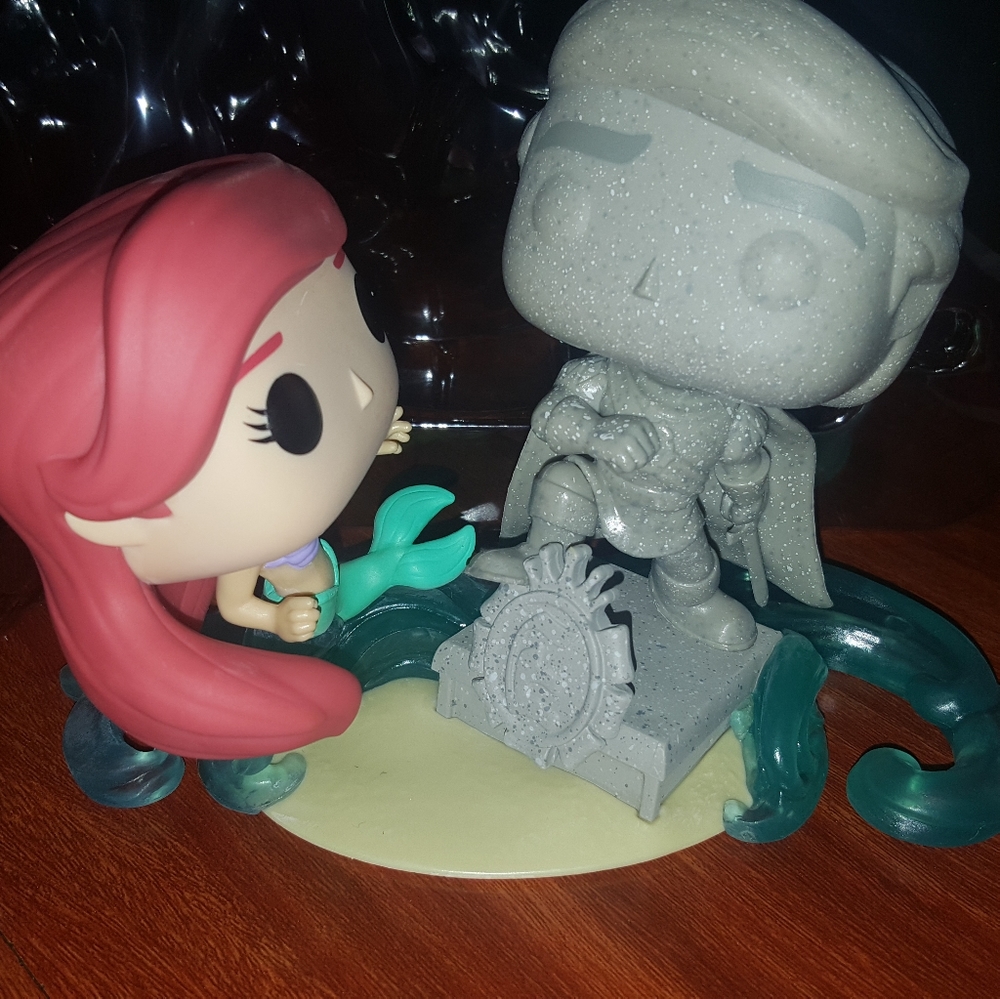 Ariel with Erick Statue pop figure original disney
